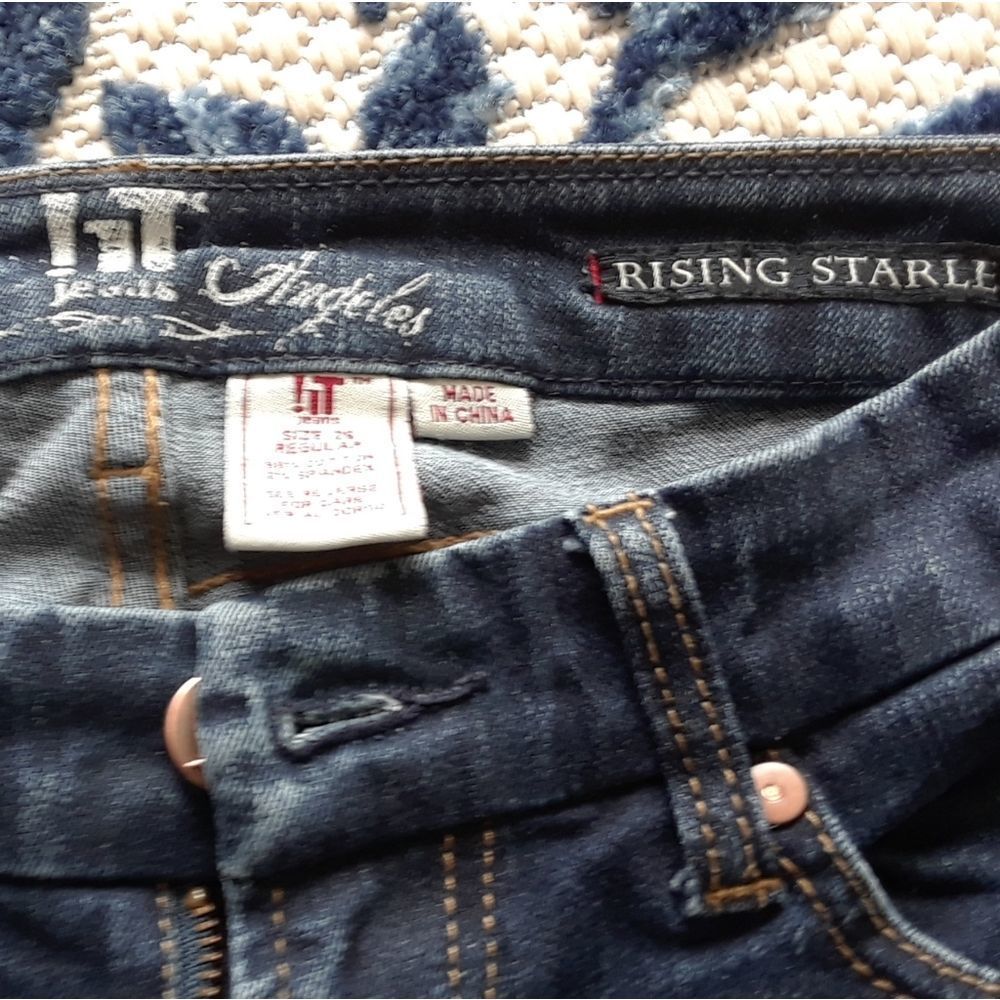 Women's Blue Jeans - Picture 4 of 4